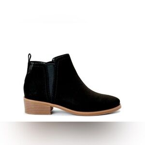 Time and True Women’s Stretch Ankle Round Toe Fall Faux Suede Memory Foam Boots